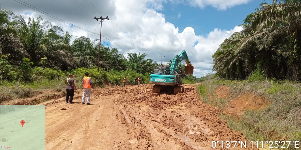 Perlancar Arus Transportasi Jelang Lebaran, PUPR Kalbar Dorong Percepatan Perbaikan Ruas Jalan Semubuk - Sintang