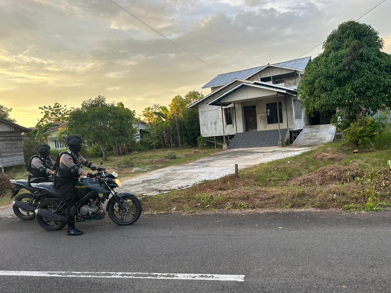 Polres Kapuas Hulu Laksanakan Patroli Rumah Kosong yang Ditinggal Pemilik Saat Mudik