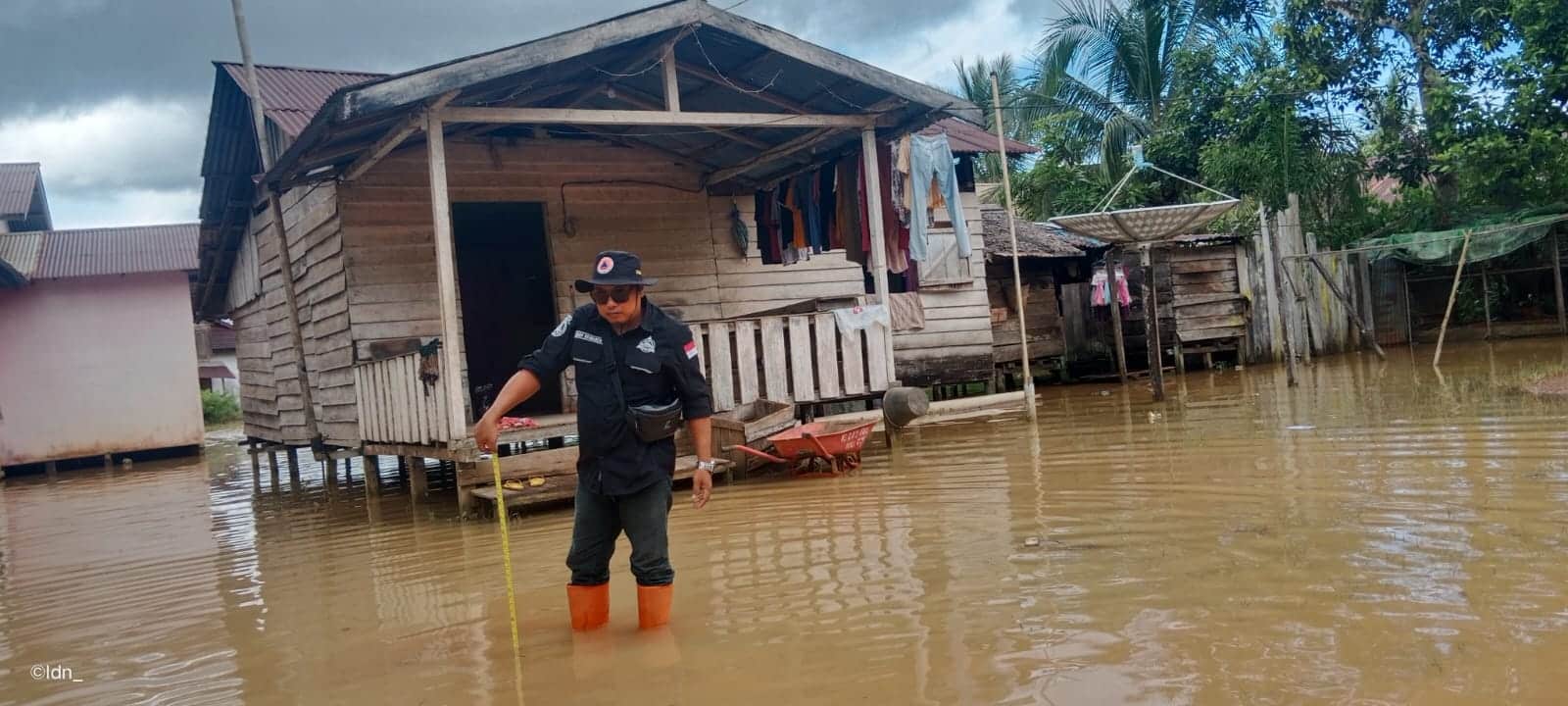Pemkab Kayong Utara Lakukan Ground Check Banjir di Dusun Jelutong Simpang Hilir