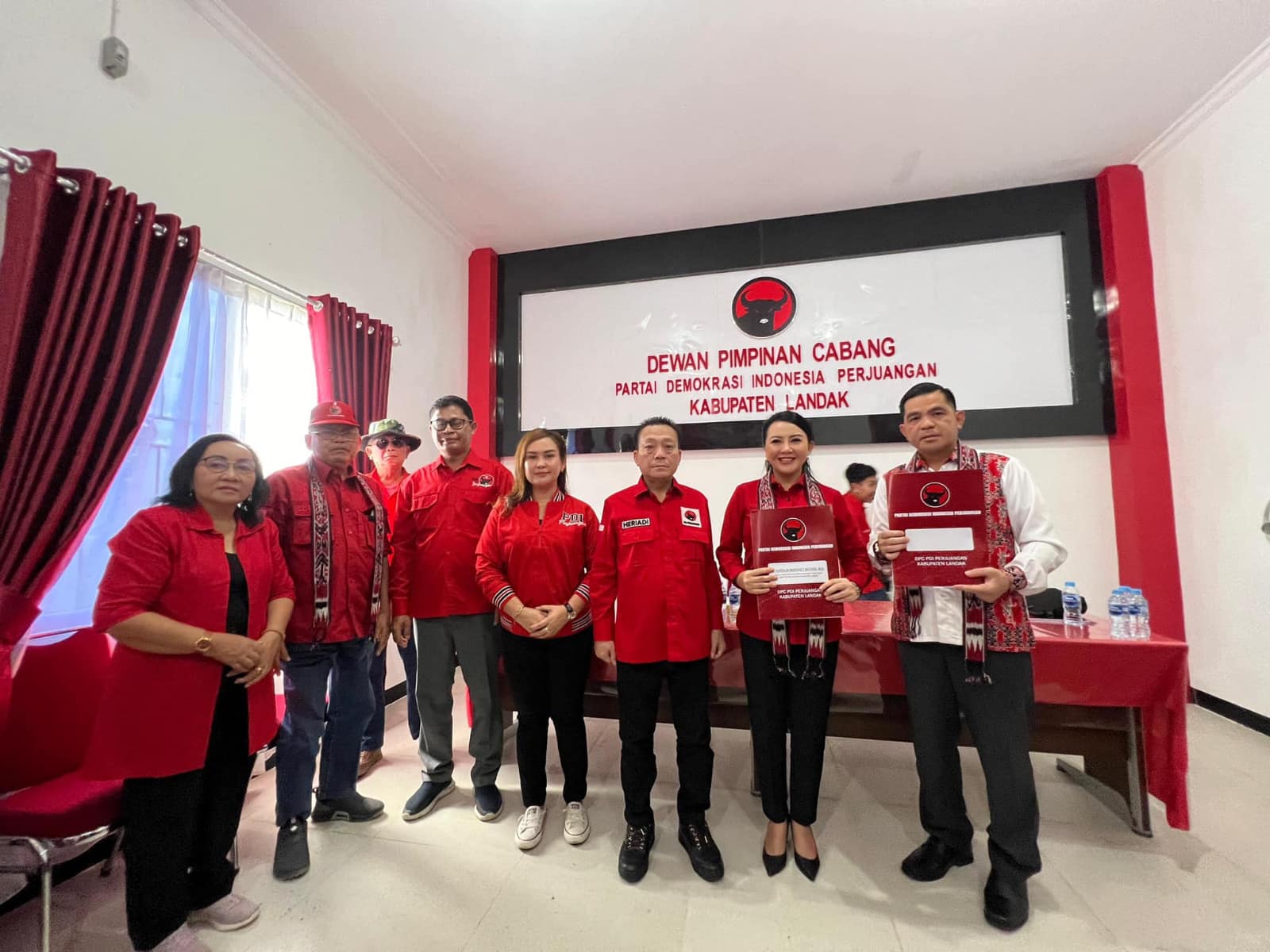 Sambangi Kantor PDIP, Karolin Perkenalkan Erani Sebagai Pasangannya di Pilkada Landak 2024