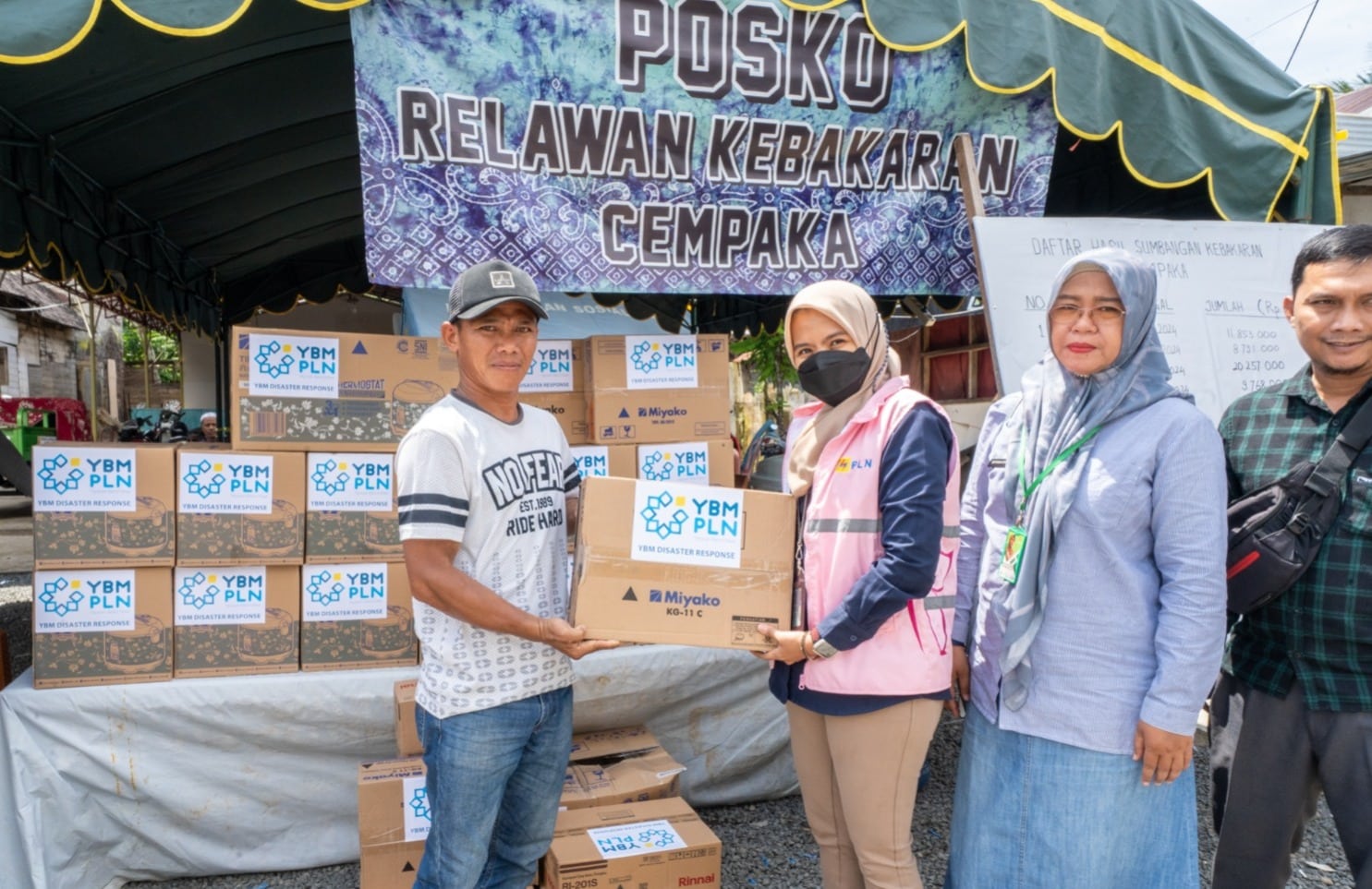 Peduli Korban Musibah Kebakaran, Srikandi PLN Salurkan Bantuan Perlengkapan Dapur