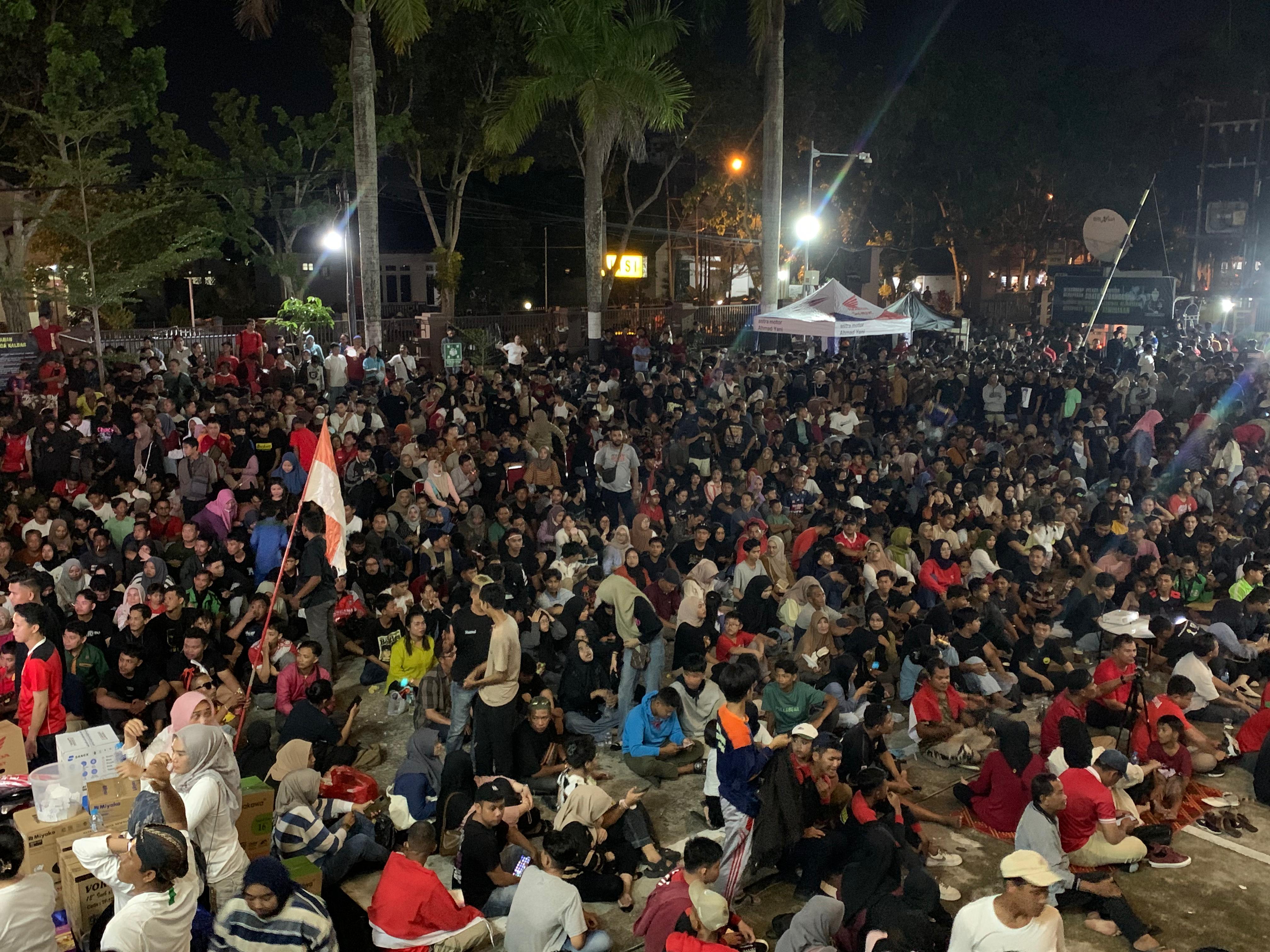 Warga Padati Halaman Polresta Pontianak, Nobar Indonesia Versus Uzbekistan