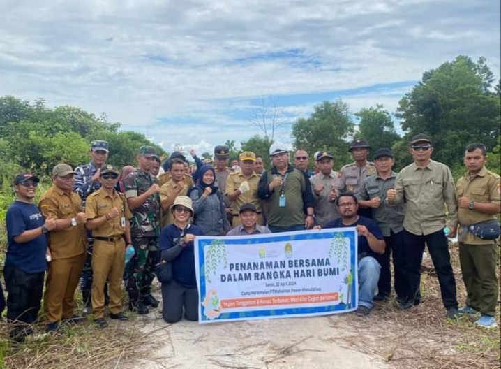 Asisten II Setda Ketapang Hadiri Kegiatan Tanam Pohon Bersama Dalam Rangka Hari Bumi