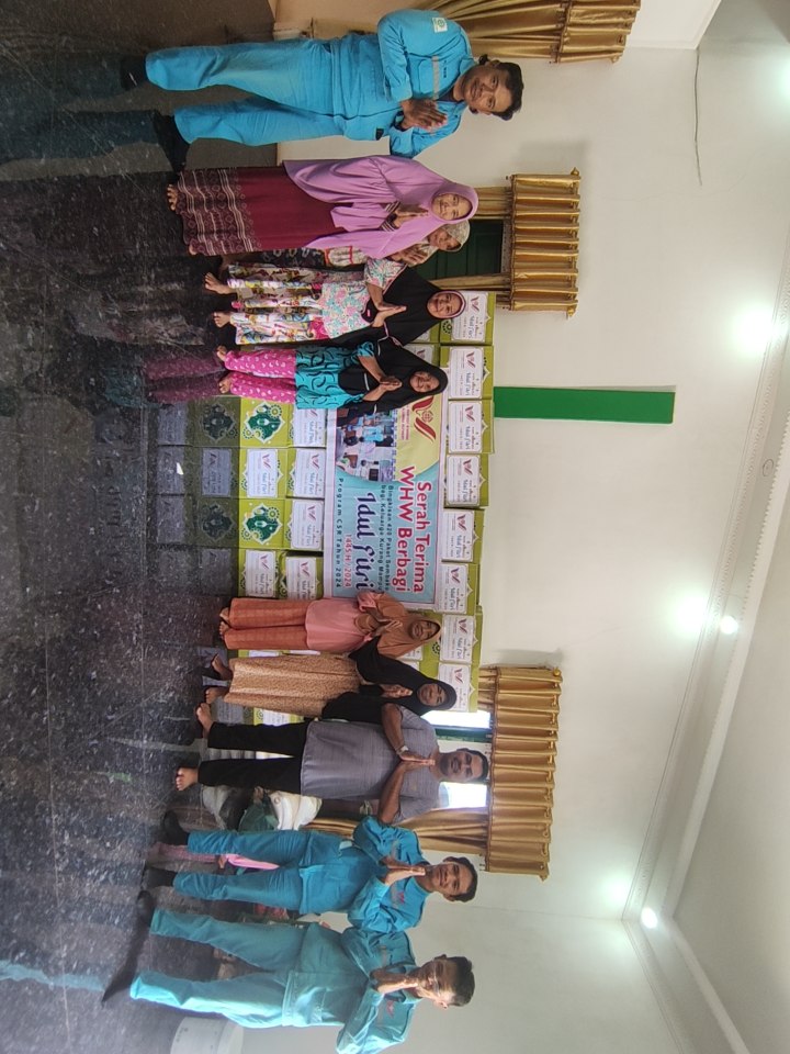 WHW Berbagi Salurkan 1.010 Paket Sembako kepada Kaum Dhuafa di Kalimantan Barat