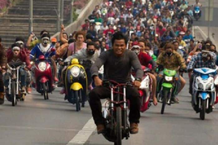 Sok Jago, Remaja Bersajam Nekat Tantang Warga Parit Bugis, Kocar-kacir Saat Diserang Balik