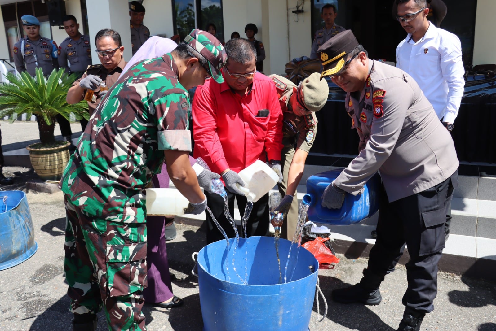 Polres Landak Gelar Pemusnahan Barang Bukti Hasil Operasi Pekat Kapuas 2024