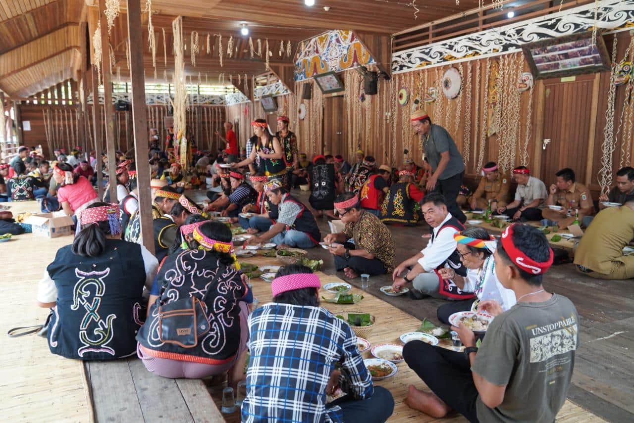 Bupati Kapuas Hulu Hadiri Perayaan Syukuran Panen Padi di Desa Tanjung Karang