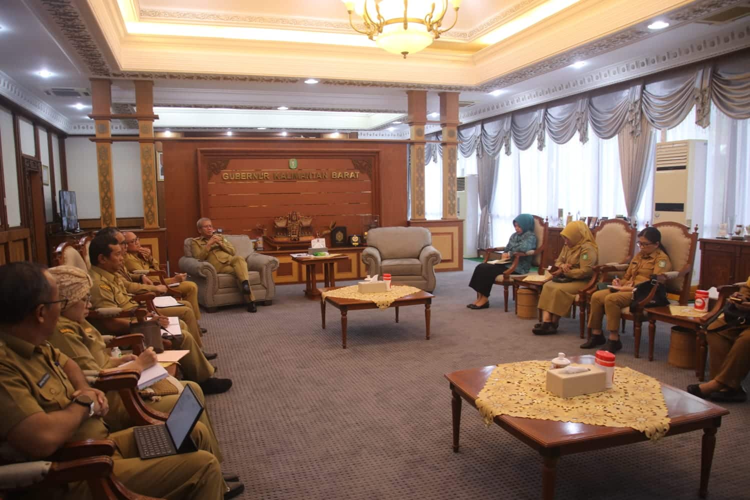 Pj Gubernur Harisson Pimpin Rapat Gerakan Orang Tua Asuh Stunting
