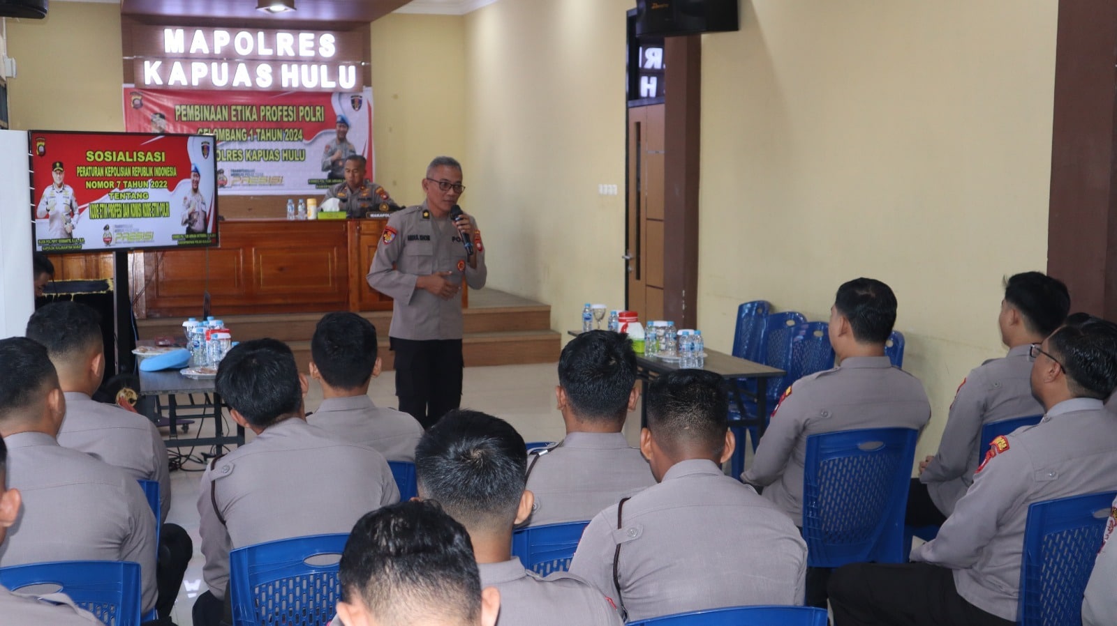 Propam Polda Kalbar Lakukan Pembinaan Etika Profesi Polri di Polres Kapuas Hulu