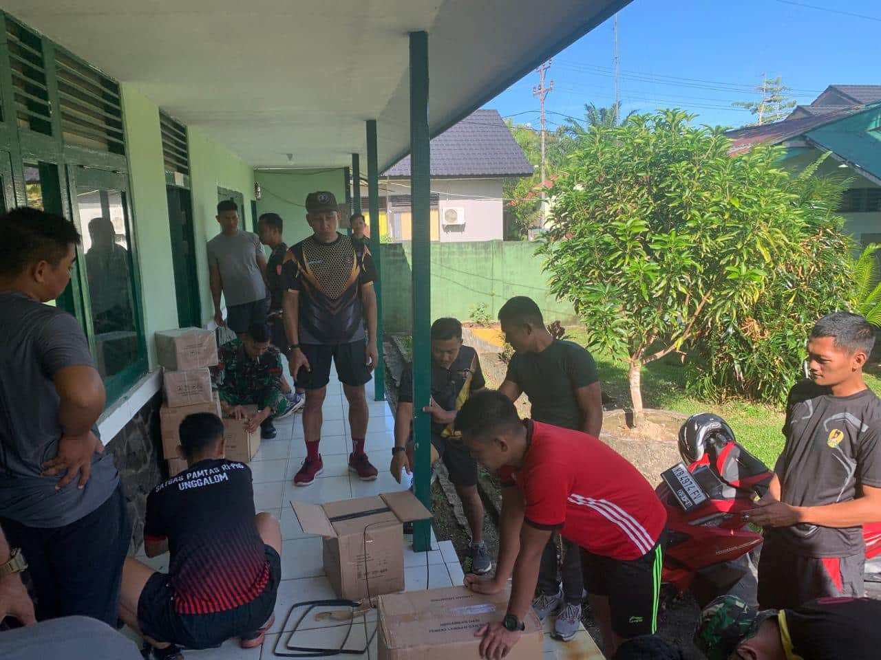 Wujud Kepedulian KSAD, Kodim Putussibau Bagikan Ransum dan Imukal TNI Untuk Pemenuhan Gizi Prajurit