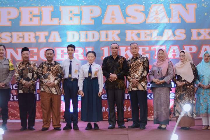 Staf Ahli Bupati Hadiri Pelepasan Siswa Kelas IX SMPN 1 Ketapang