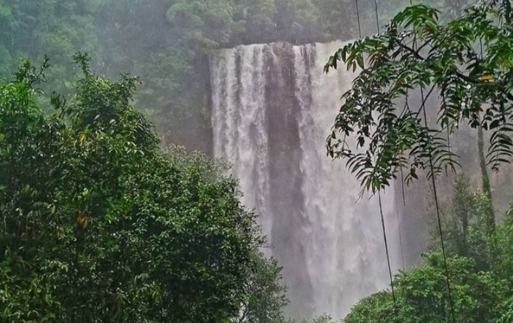 Mengungkap Keindahan Air Terjun Riam Berawan di Bengkayang, Kalimantan Barat