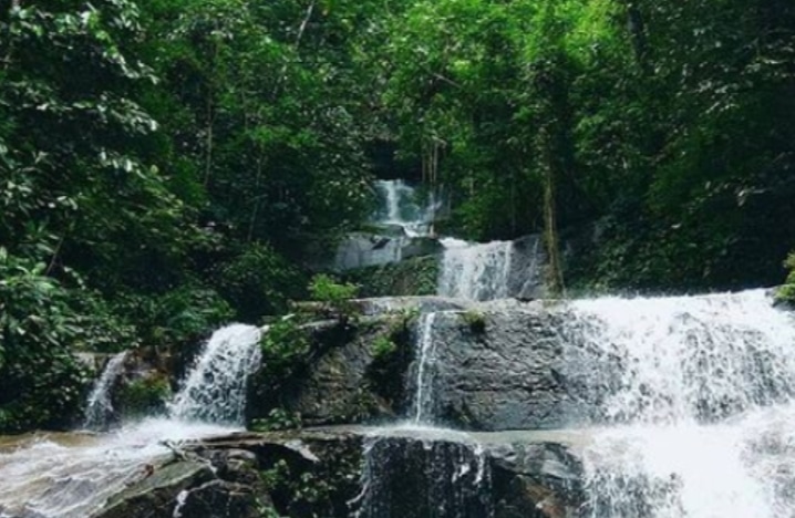 Menikmati Keindahan Alam dan Sumber Air Bersih di Riam Madi, Bengkayang, Kalimantan Barat