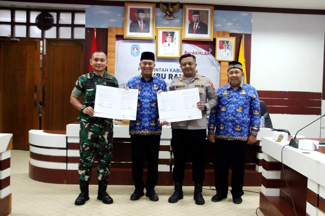 Pemkab Kubu Raya Serahkan Dana Hibah Pengamanan Pilkada kepada Polres dan Kodim