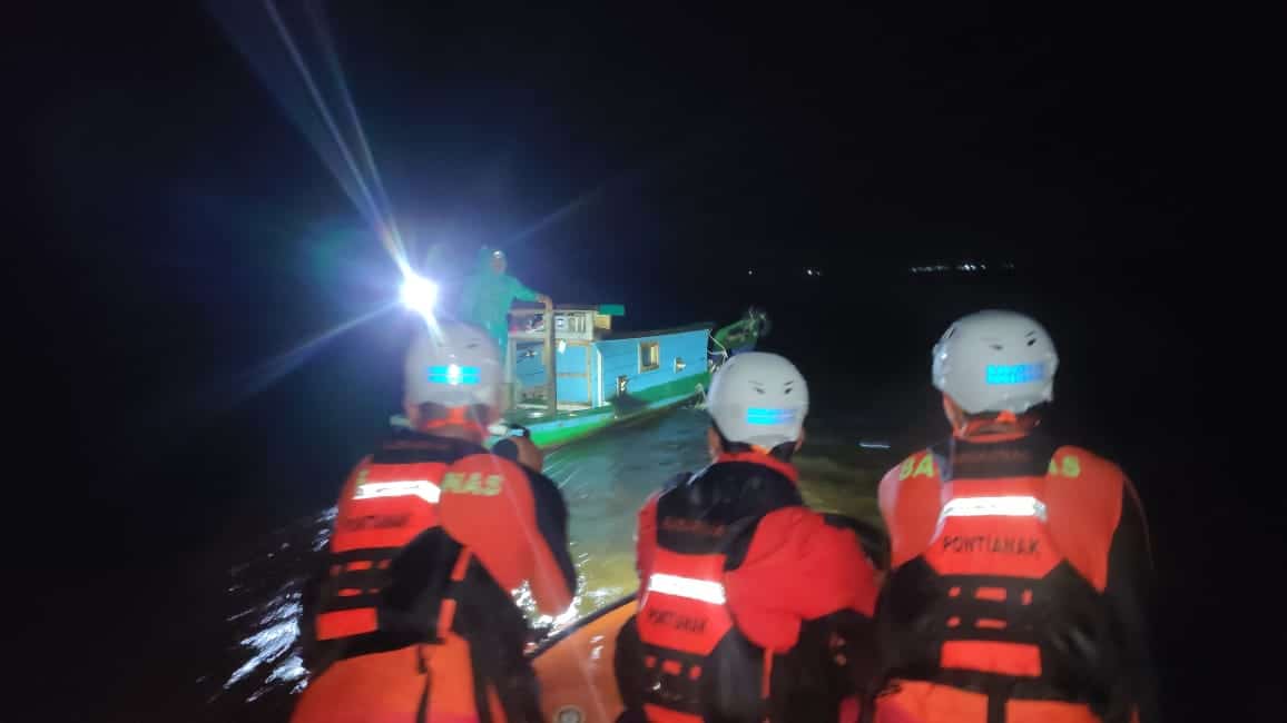 Diterjang Angin Kencang, Motor Air Milik Nelayan Karam di Perairan Muara Teluk Batang