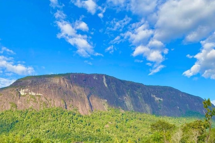 Keajaiban Gunung Kelam di Sintang, Destinasi Wisata yang Wajib Dikunjungi