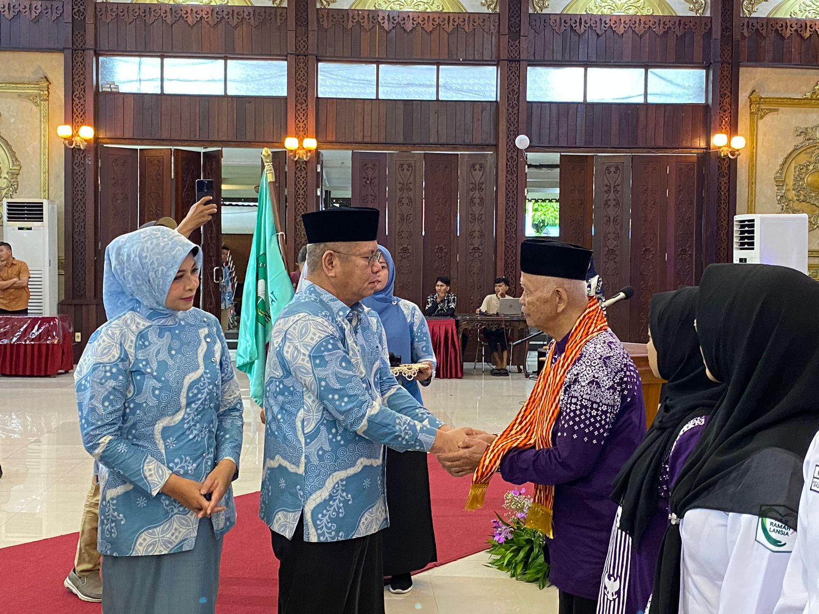 Pj Gubernur Kalbar Lepas Calon Haji Perwakilan ke Tanah Suci