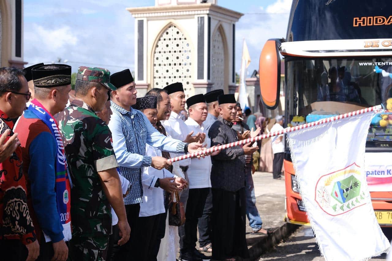 Wabup Wahyudi Lepas Keberangkatan 137 Orang Jemaah Haji Kapuas Hulu ke Mekkah