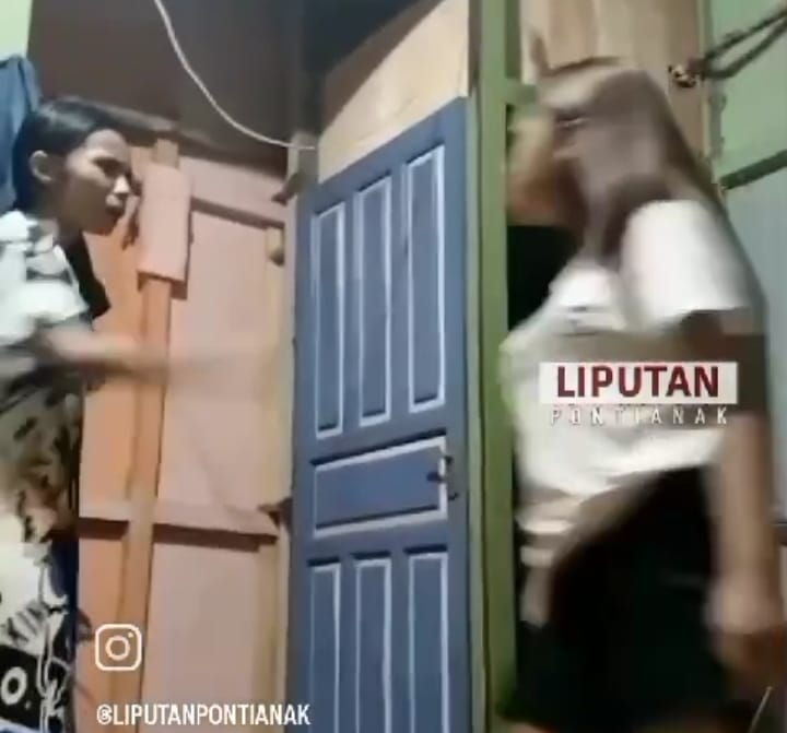 Viral! Video Perempuan Dipukuli Bertubi-tubi oleh Rekan Kerja, Kejadian Diduga di Sentap Ketapang