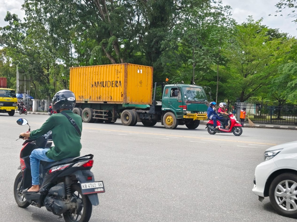 Ani Sofian Instruksikan Dishub Pontianak Tertibkan Truk Kontainer Tanpa Twist Lock