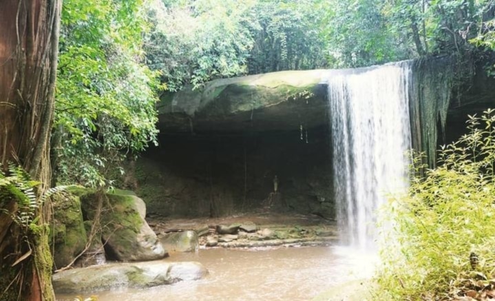 Air Terjun Riam Macan: Surga Tersembunyi di Kalimantan Barat yang Sarat Makna Religi