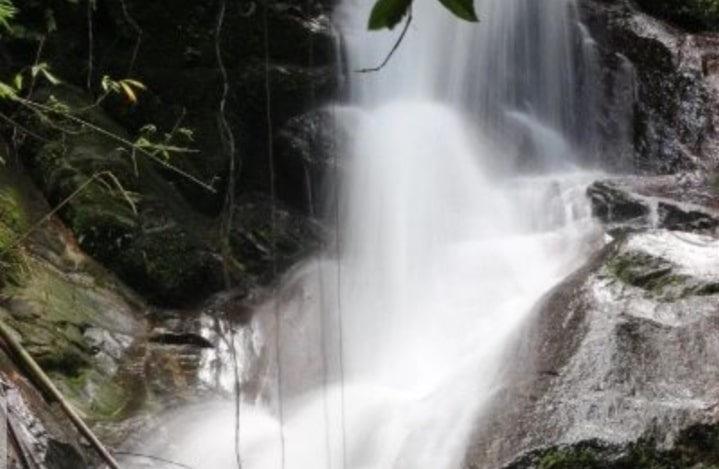 Air Terjun Riam Asam Telogah: Surga Tersembunyi di Kalimantan Barat