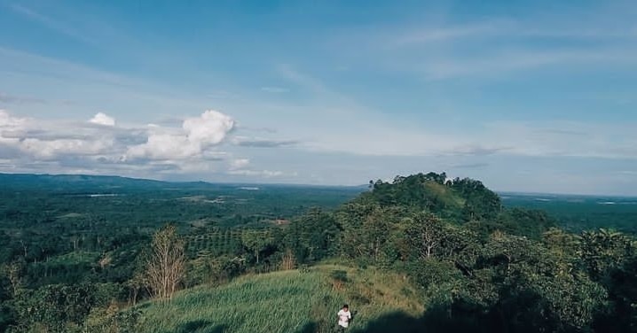 Menikmati Keindahan Alam di Bukit Biang, Wisata Tersembunyi di Sanggau