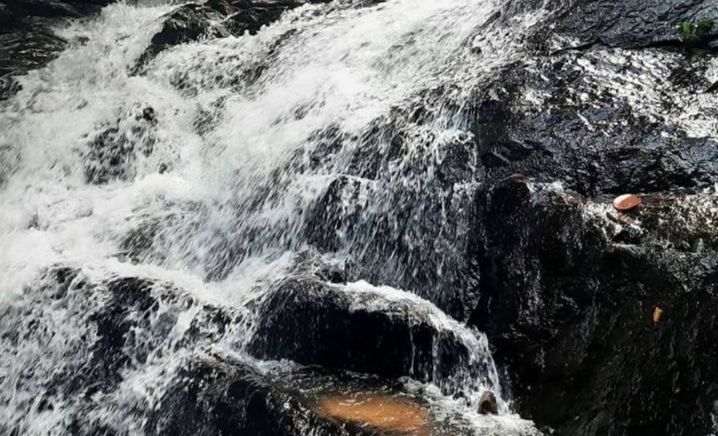 Eksplorasi Keindahan Alam Kalimantan: Menelusuri Pesona Riam Angan Tembawang