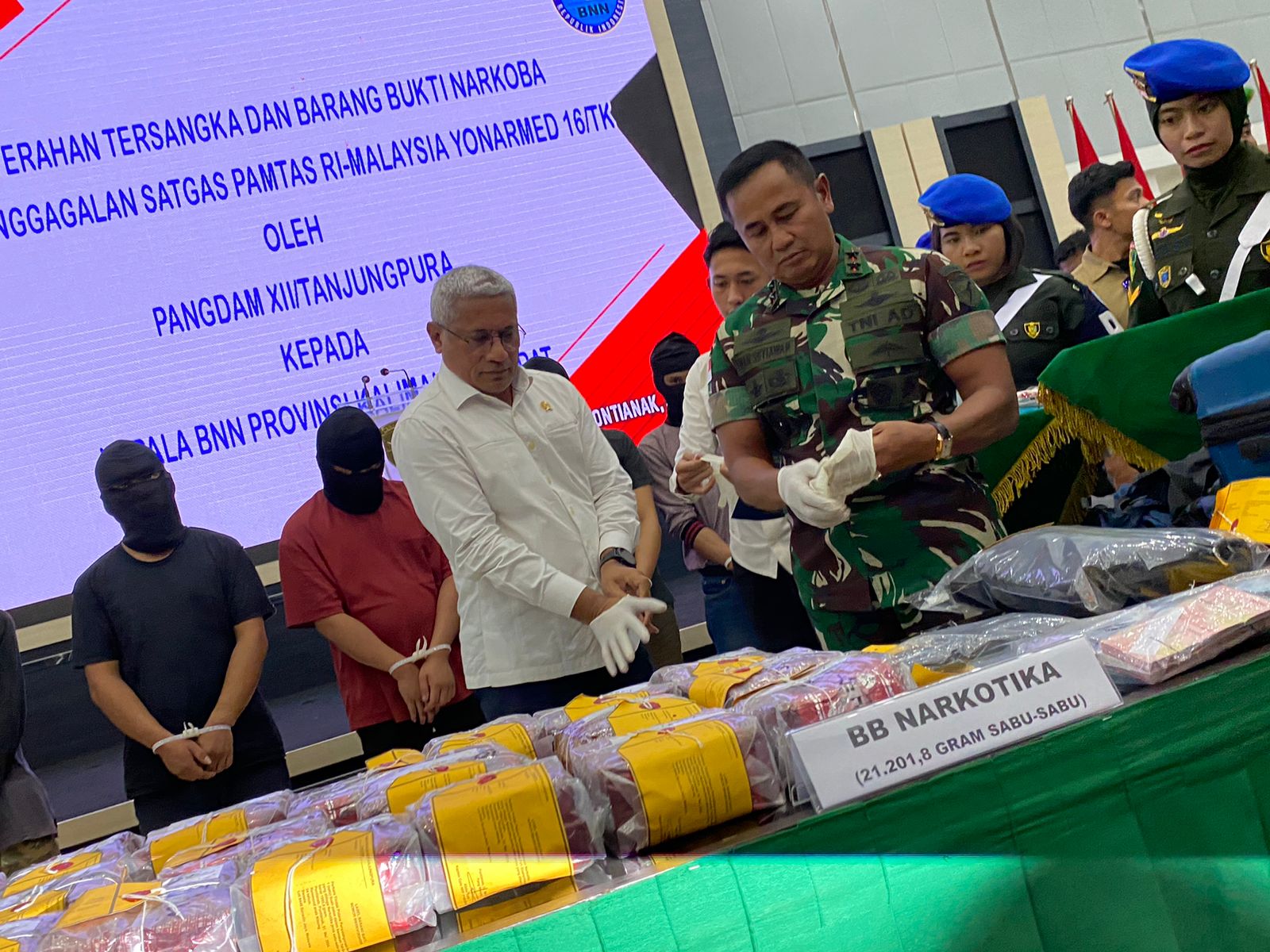 Kodam Tanjungpura Serahkan Barang Bukti 21,2 Kg Sabu ke BNN