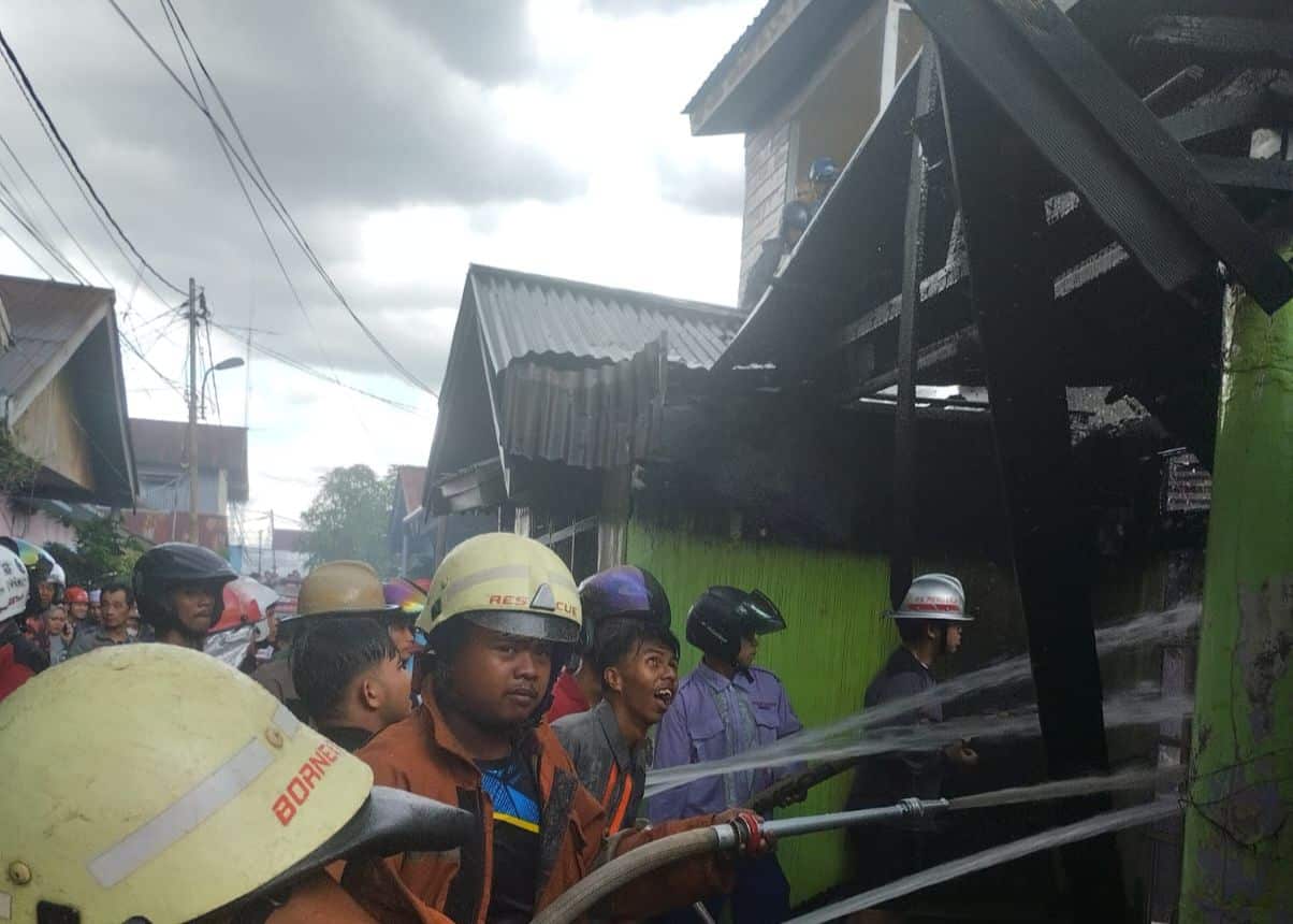 Empat Rumah di Perum 2 Pontianak Terbakar, Penyebabnya Masih Belum Diketahui