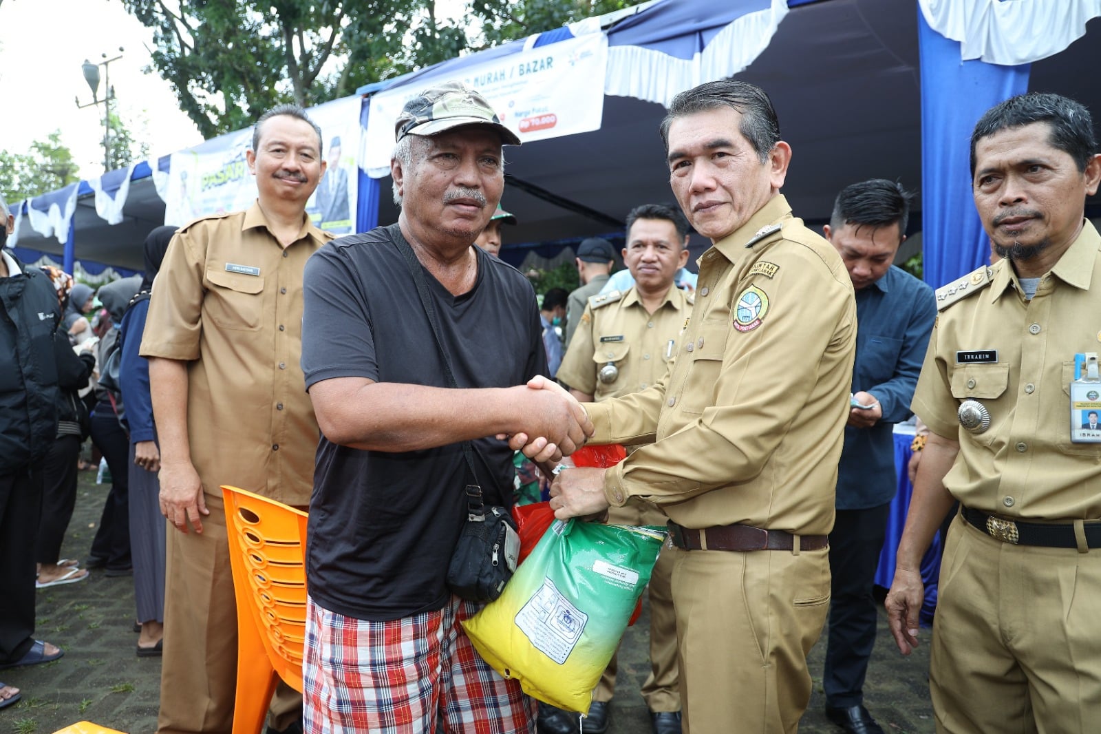 400 Paket Sembako Ludes dalam Sejam Jam di Pasar Murah Pontianak