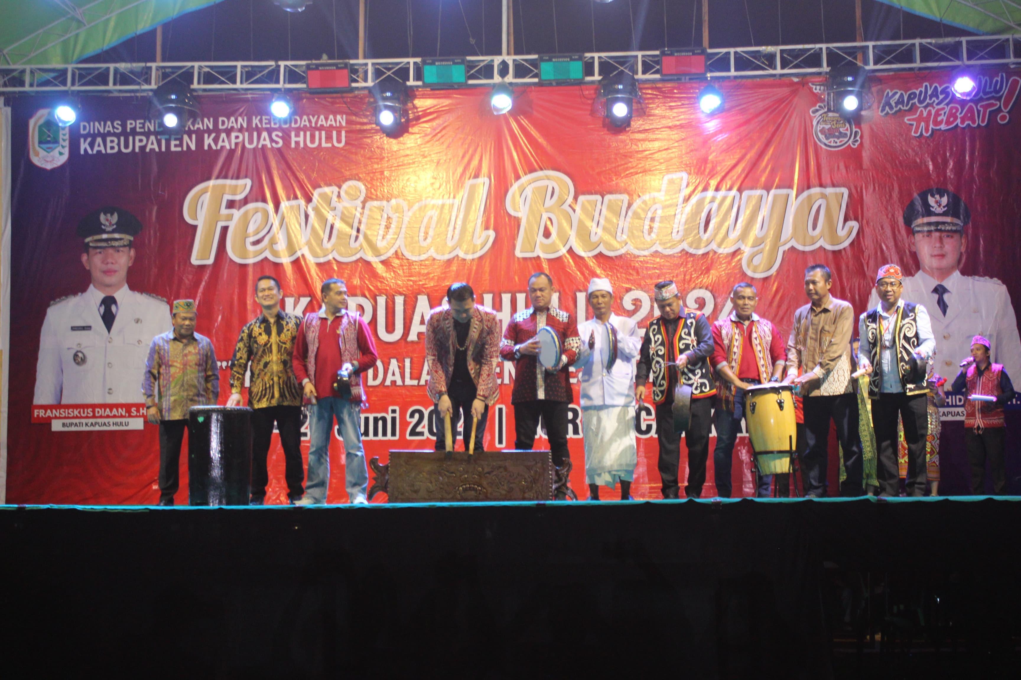 Bupati Fransiskus Buka Festival Budaya Kabupaten Kapuas Hulu 2024
