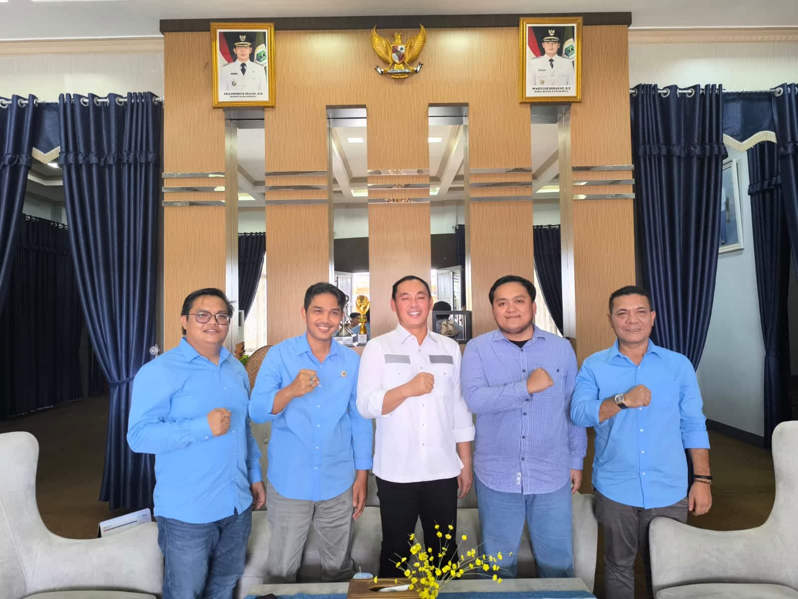 Ketua PWI Kalbar Kundori dan Rombongan Safari Pertama di Kapuas Hulu