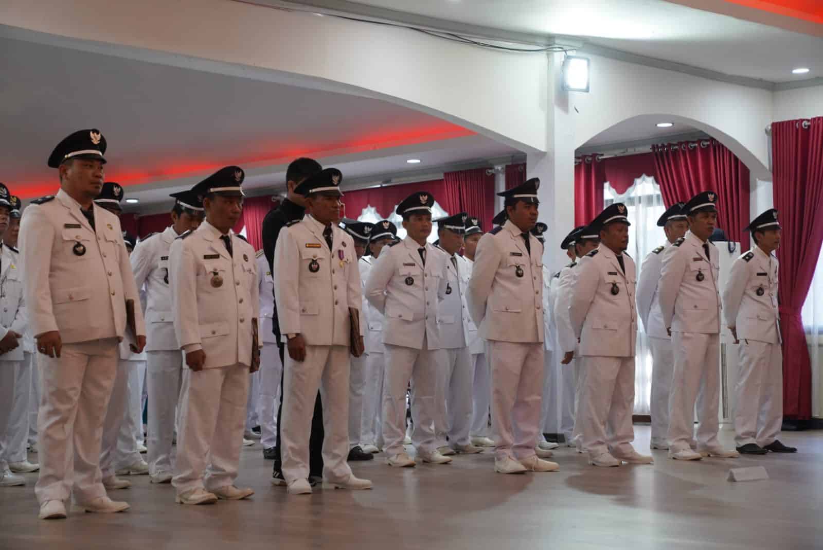 Bupati Fransiskus Diaan Kukuhkan 76 Kepala Desa se-Kapuas Hulu