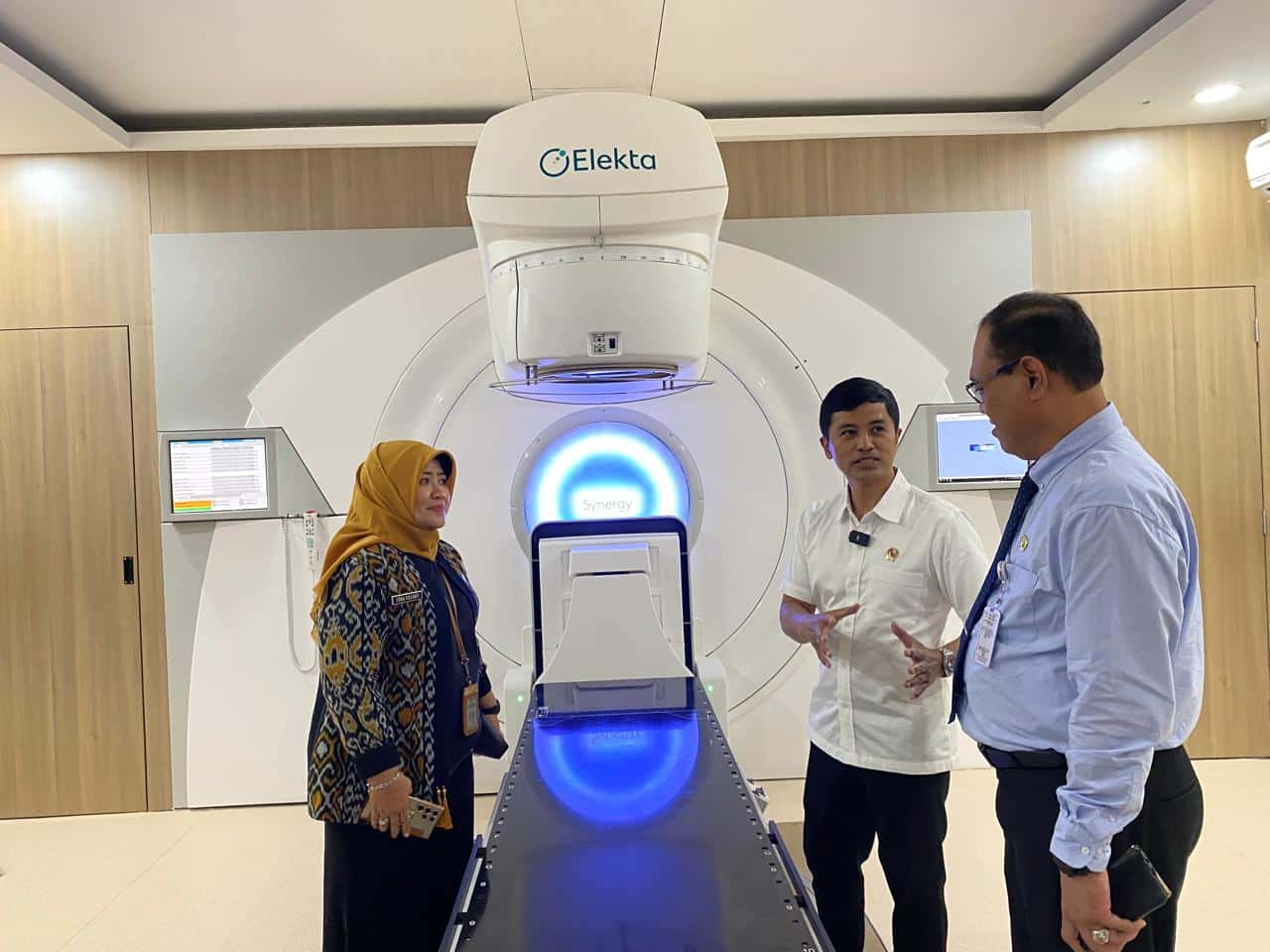 Wamenkes Tinjau Radioterapi RSUD Soedarso: Tidak Ada Lagi Alasan Berobat ke Luar Negeri
