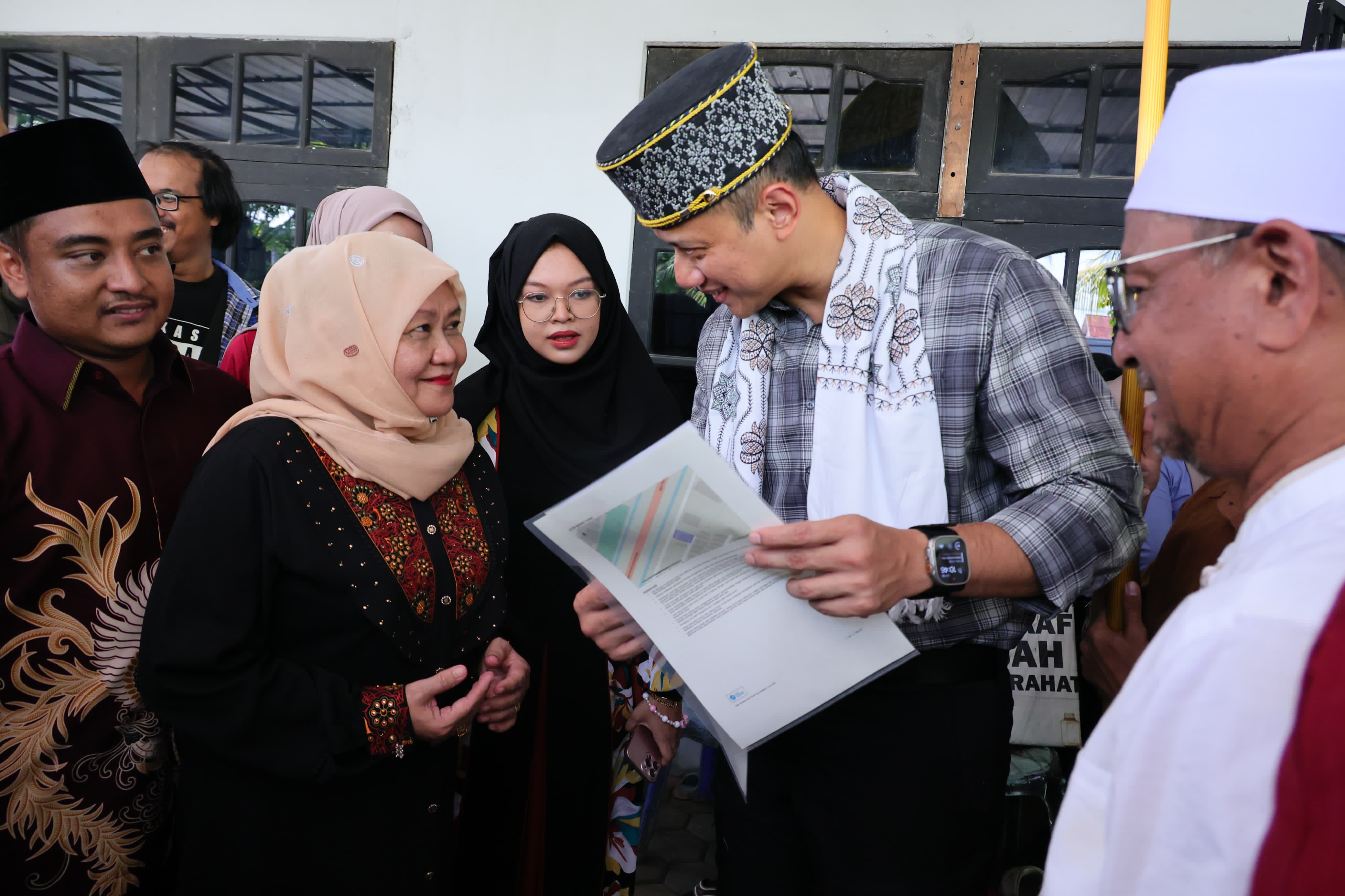 Menteri AHY Serahkan 3 Sertifikat ke Keluarga Hubabah Syarifah Annisa