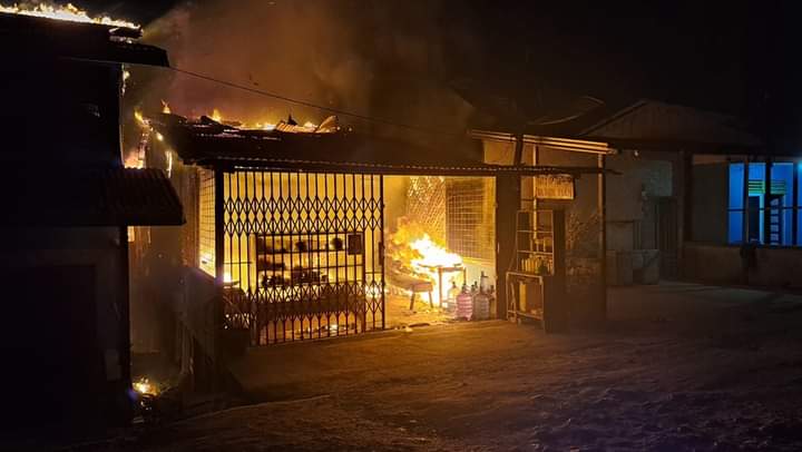 Ditinggal Pemilik Pergi Tahlilan, Ruko di Sandai Hangus Terbakar