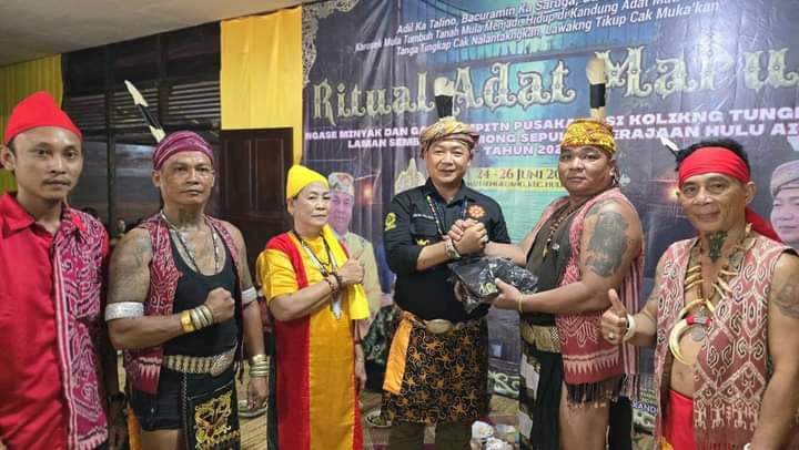 Sekda Ketapang Hadiri Ritual Adat Meruba di Desa Benua Kerio Hulu Sungai