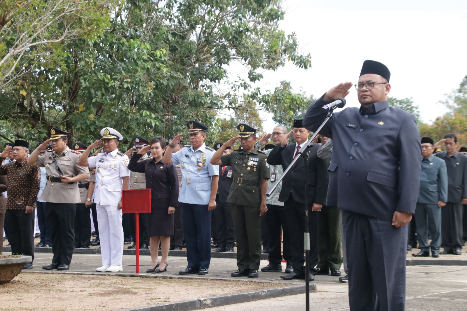 Pj Sekda Kalbar Pimpin Upacara Hari Berkabung Daerah di Makam Juang Mandor