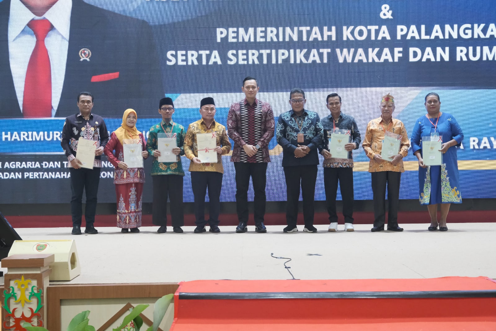 Serahkan Sertifikat Tanah Elektronik di Kalimantan Tengah, Menteri AHY: Bagian dari Transformasi Digital