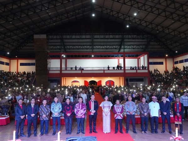 Bupati Fransiskus Diaan Ajak Masyarakat Tingkatkan Semangat Persaudaraan di Perayaan Natal