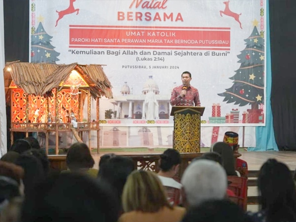 Bupati Kapuas Hulu Rayakan Natal Bersama di Paroki HSPMTB Putussibau