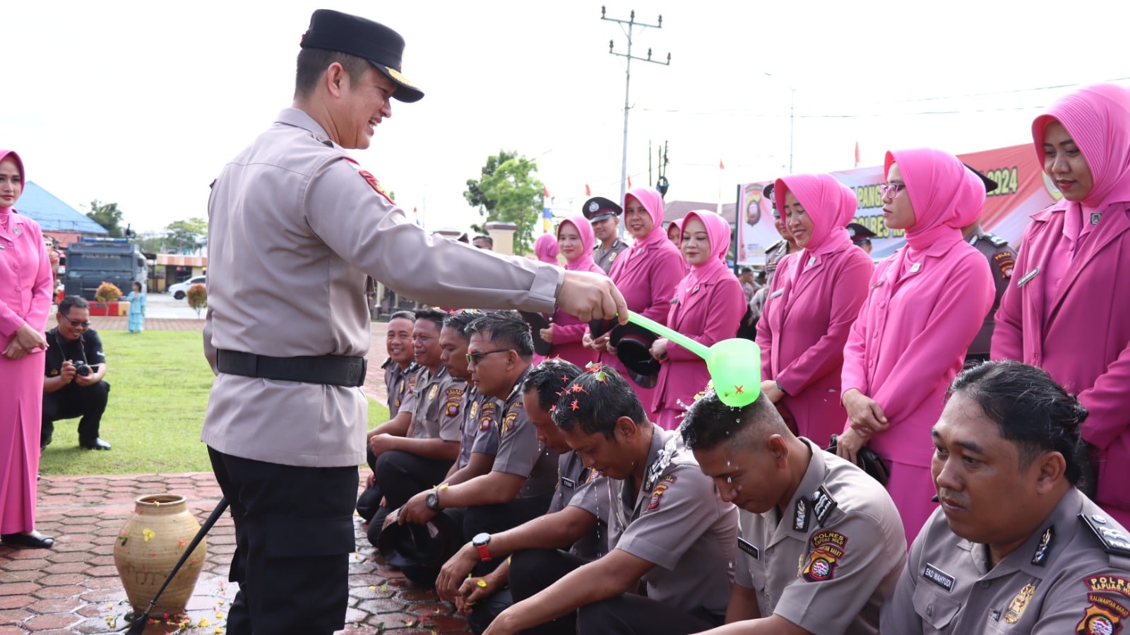 33 Anggota Polres Kapuas Hulu Naik Pangkat