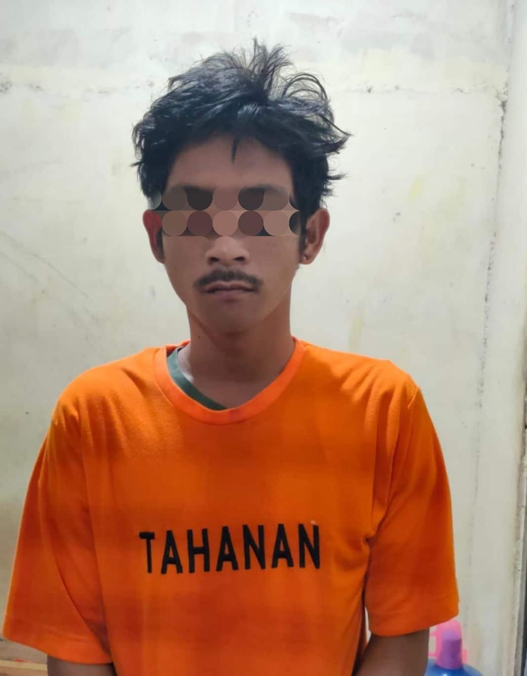 Anak di Pemangkat Tega Cekik dan Pukul Ibu Kandung dengan Batang Bambu