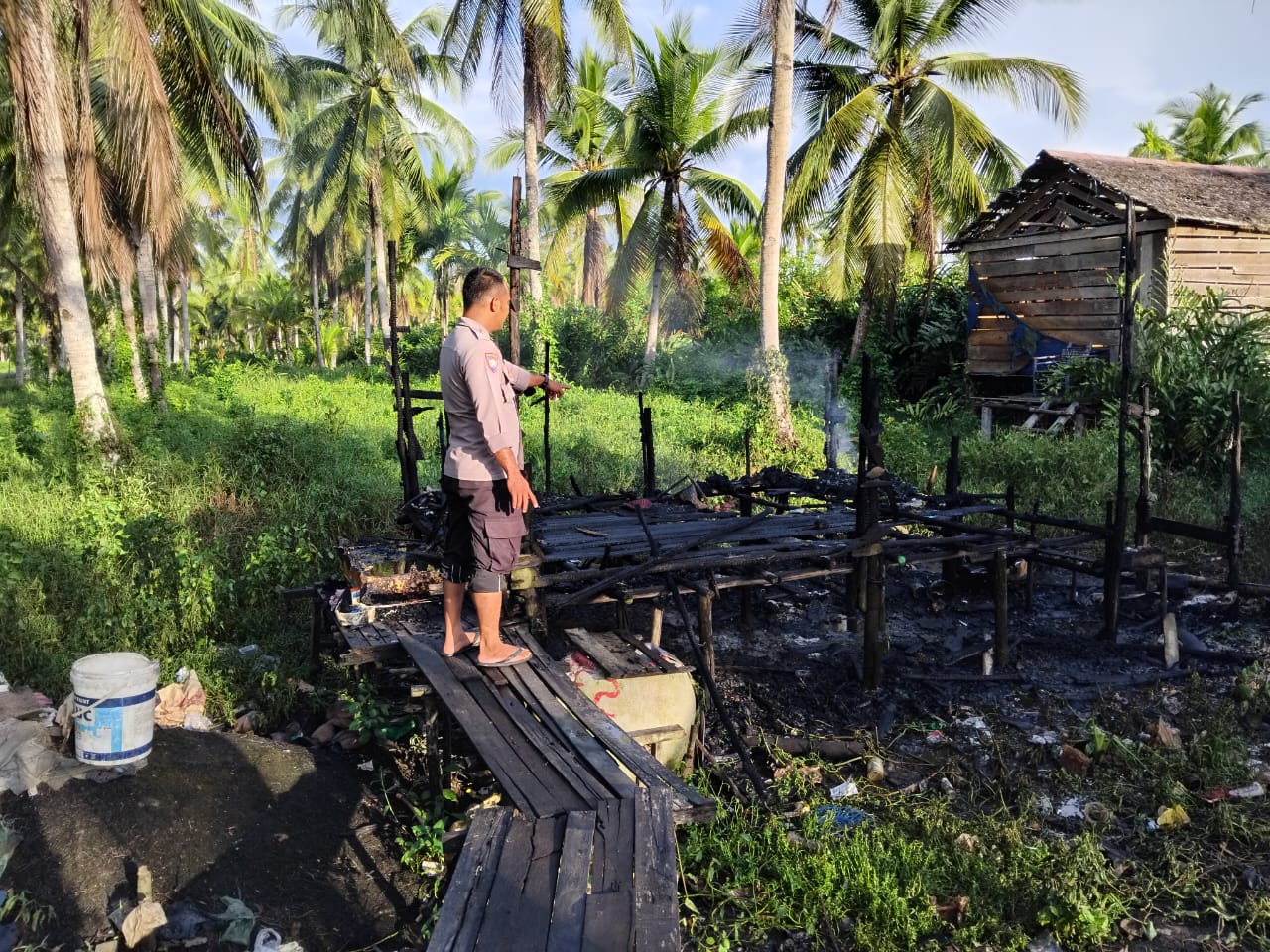Kebakaran Hanguskan Rumah Kayu di Sungai Kakap, Kerugian Capai Rp 5 Juta