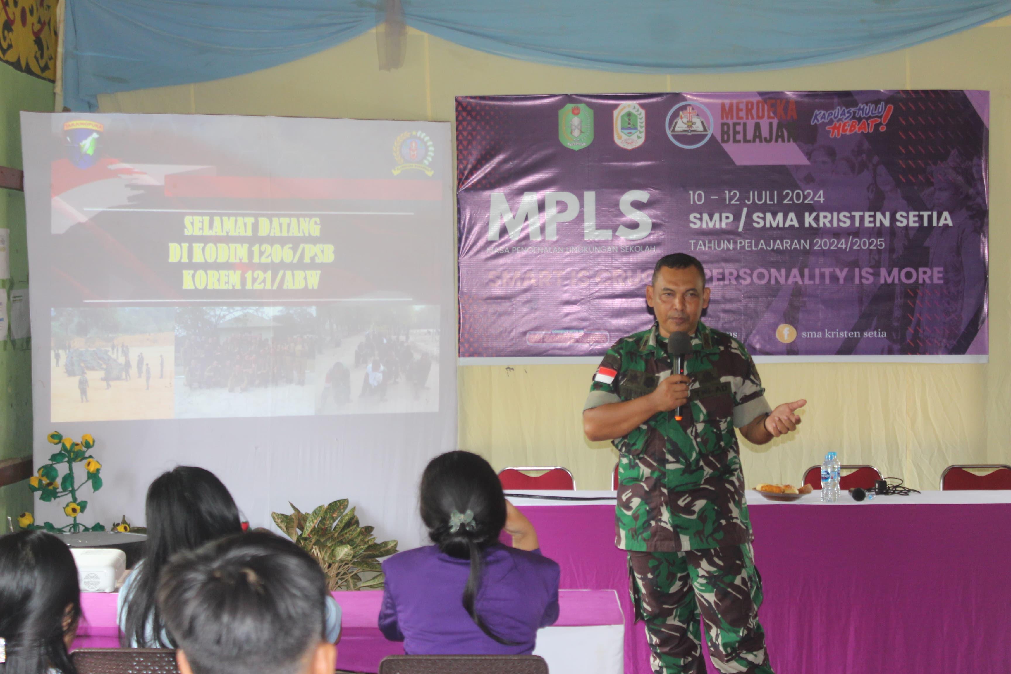 Pasiter Kodim 1206/Putussibau Berikan Penyuluhan Materi pada MPLS di SMP/SMA Kristen Setia Putussibau