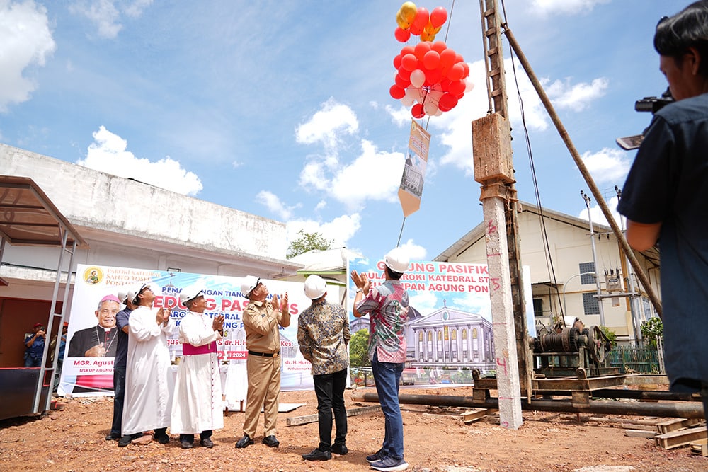 Pj Gubernur Harisson Hadiri Pemancangan Tiang Pertama Pembangunan Gedung Pasifikus Paroki