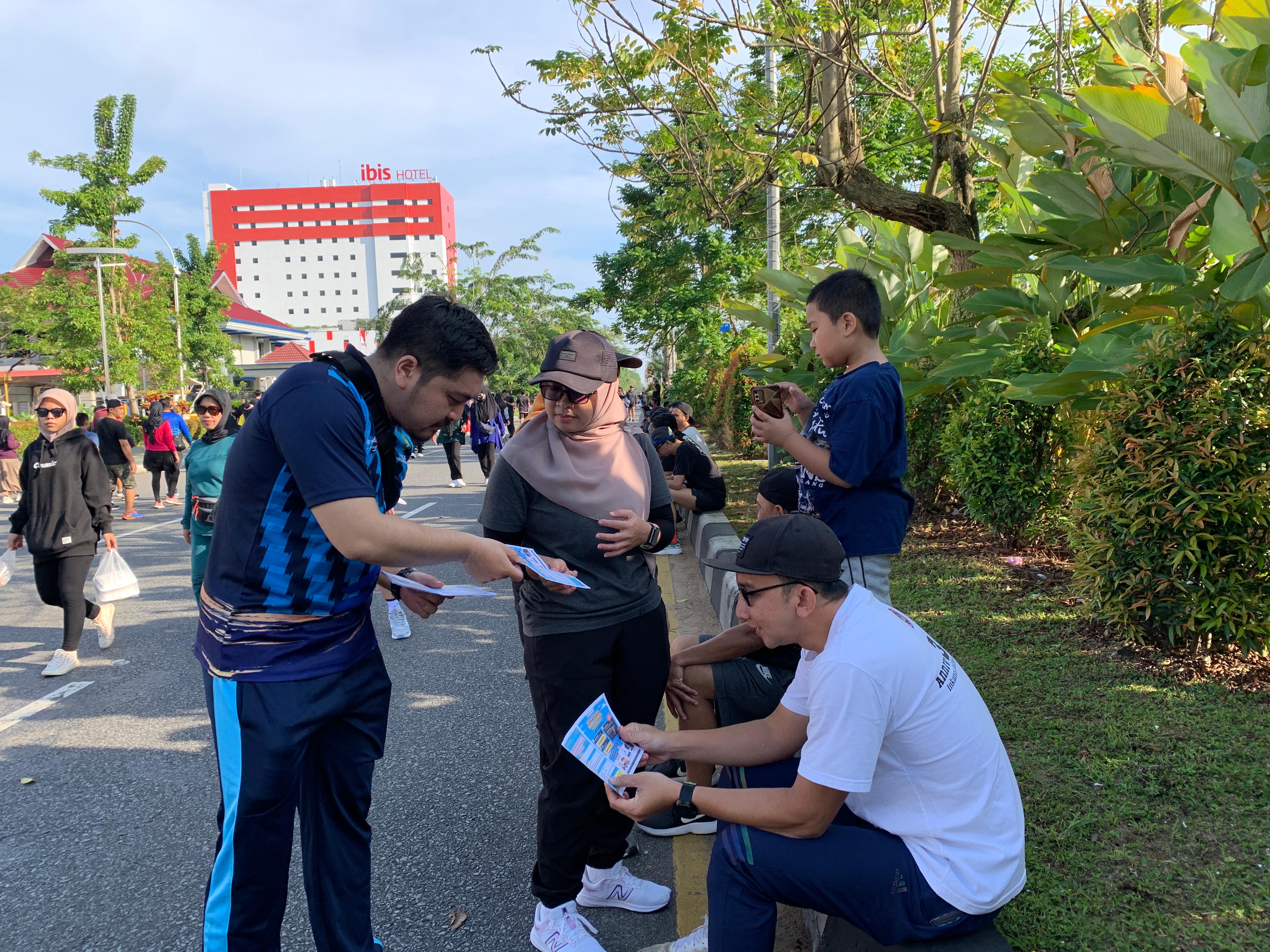 Bapenda Kalbar Manfaatkan Car Free Day Sosialisasikan Bebas Denda Pajak Kendaraan