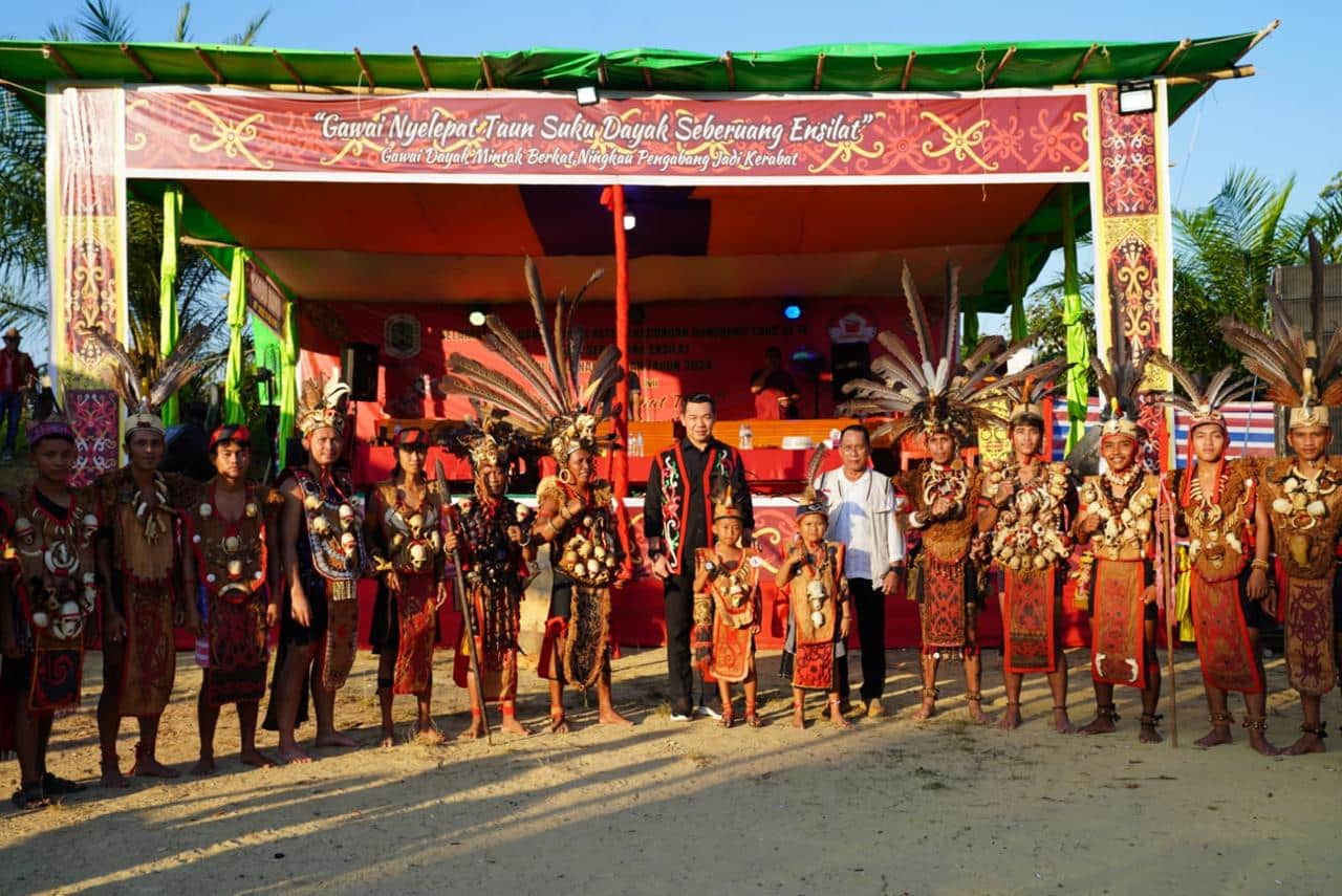 Bupati Kapuas Hulu Tutup Gawai Dayak Ketemenggungan Suku Dayak Seberuang Ensilat 2024