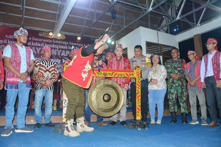 Sekda Ketapang Tutup Gawai Nyapat Tahun XII Simpang Hulu